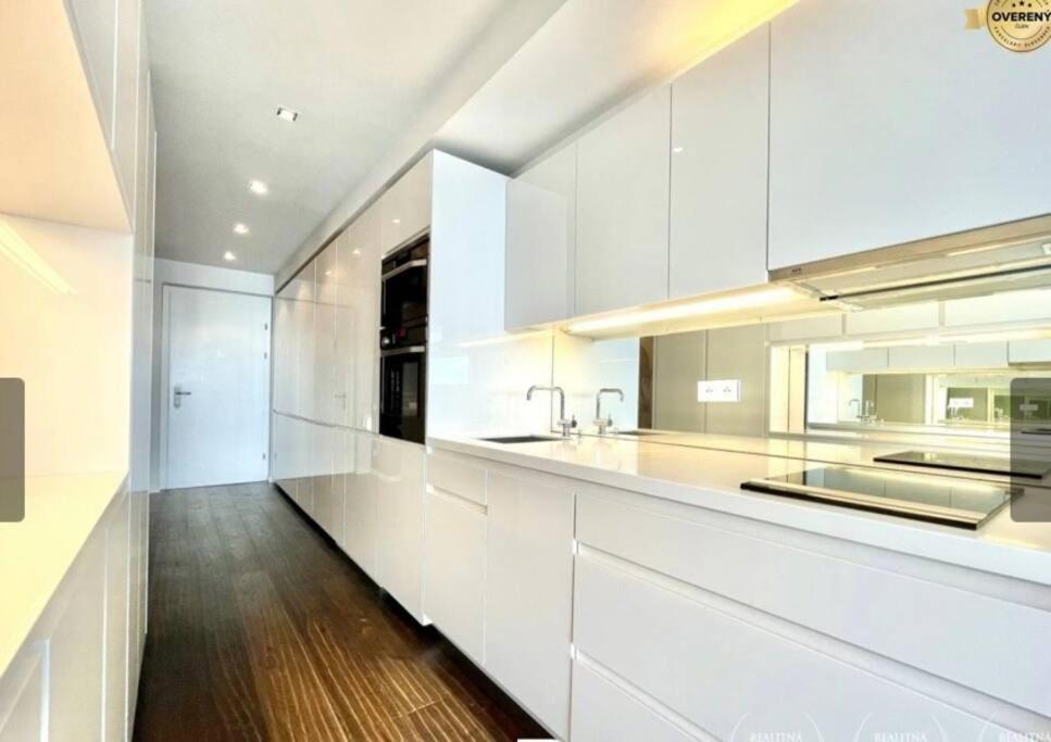 Eurovea Cozy Studio Apartman Pozsony Kültér fotó